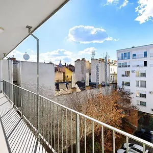  Apartman Lovely In Centre For 4 Guests